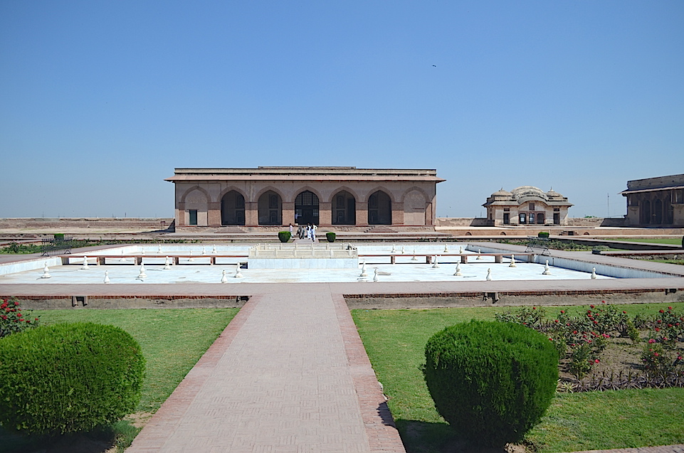 This image has an empty alt attribute; its file name is dsc_0323.jpg