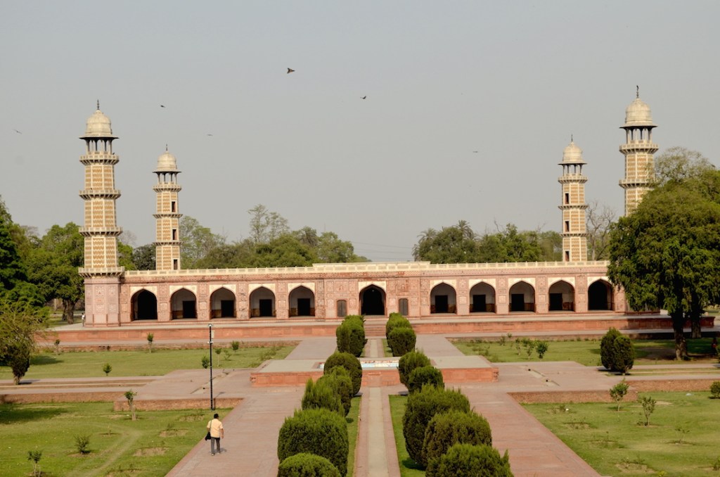 This image has an empty alt attribute; its file name is jahangir-tomb.jpg